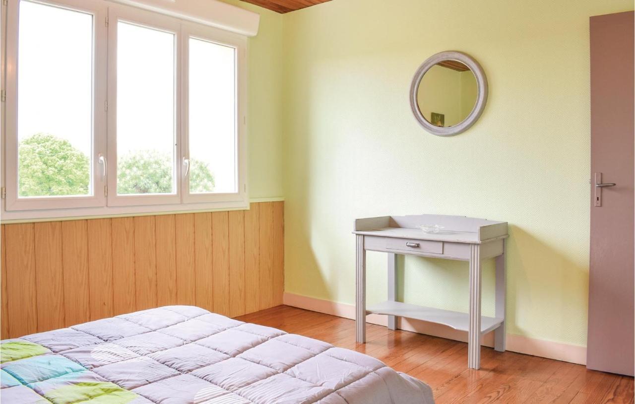 Holiday Home In Montsernelle Lithaire Kültér fotó