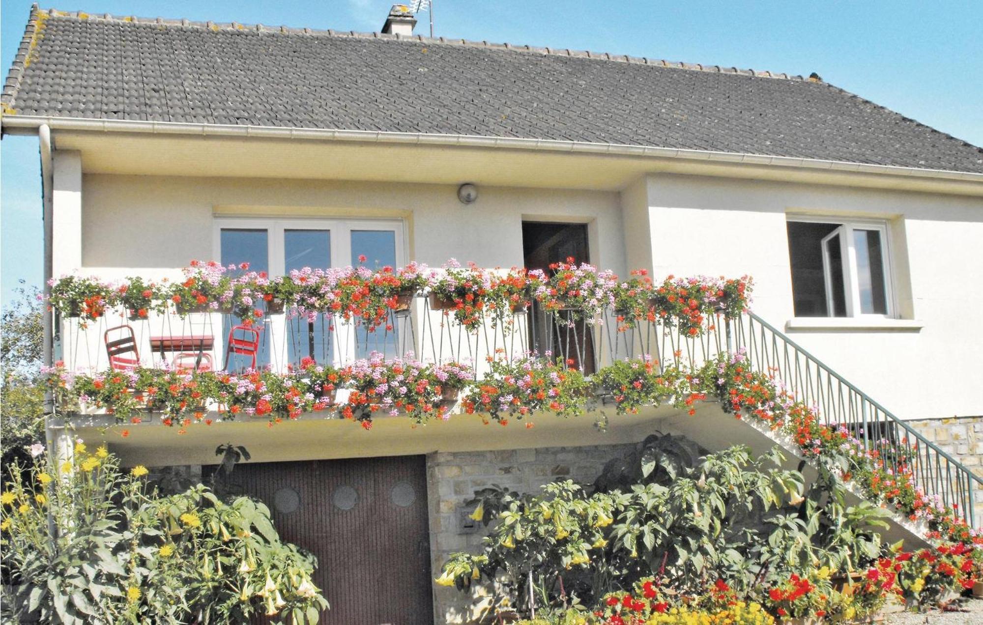 Holiday Home In Montsernelle Lithaire Kültér fotó
